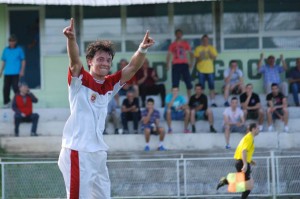 Živanović proslavlja postignuti drugo gol za Dragocvet