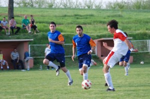 Živanović u trenutku šuta za drugi gol Dragocveta