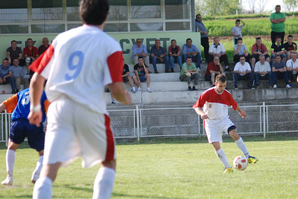 Steva Vasić postiže vodeći gol za Dragocvet