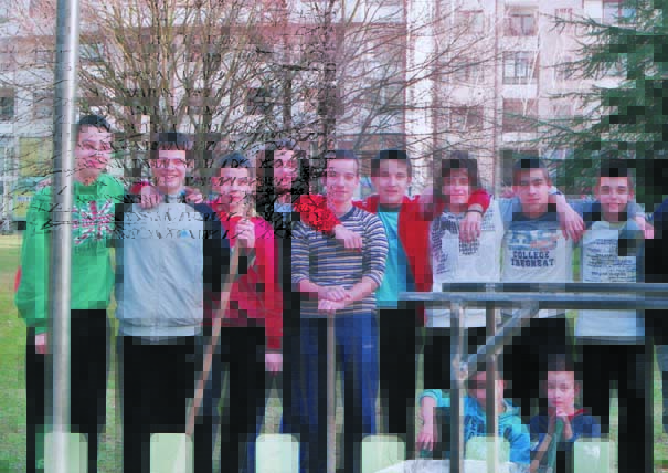 Za mladost i zdravu sredinu: osnovci sa ,,Sarine međe” u svom parku (snimila Ana Redžić)