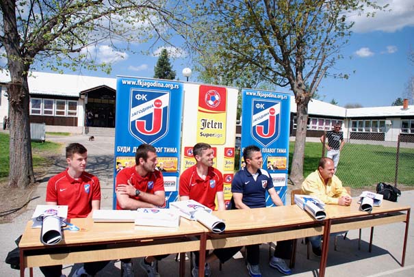 Fudbaleri i trener FK Jagodina u goste "Branku Radičeviću" u Bunaru