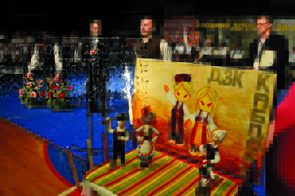 I na kraju priznanja: diplome i „džinovska torta”