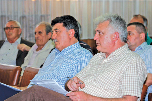 Prelazno rešenje: Blagoje Milošević na slici u prvom planu levo