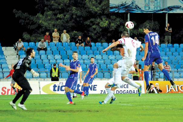 Sve, osim penala, branio: Nemanja Belić je udarac Šušnjara glavom lako zaustavio