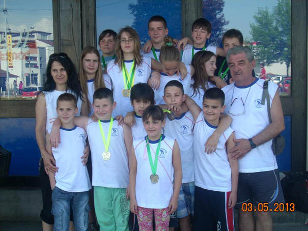 Plivači PK „Akva 235” sa trenerima