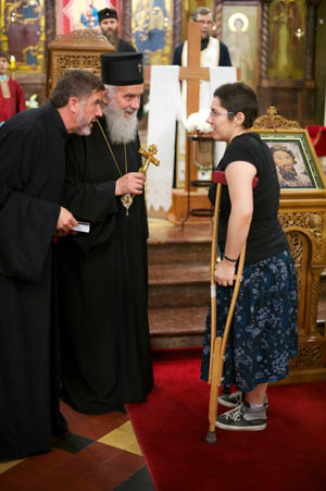 Nekoliko dana pre operacije u Sabornoj crkvi „Svetog Save” u NJujorku: Ana sa patrijarhom Irinejom