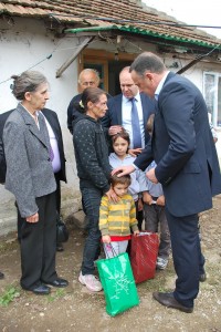 Ministar Antić Veri uručio ključeve stana