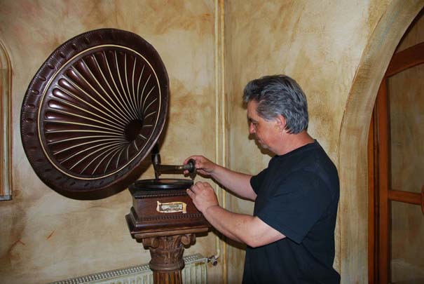 Dragan kraj fonografa