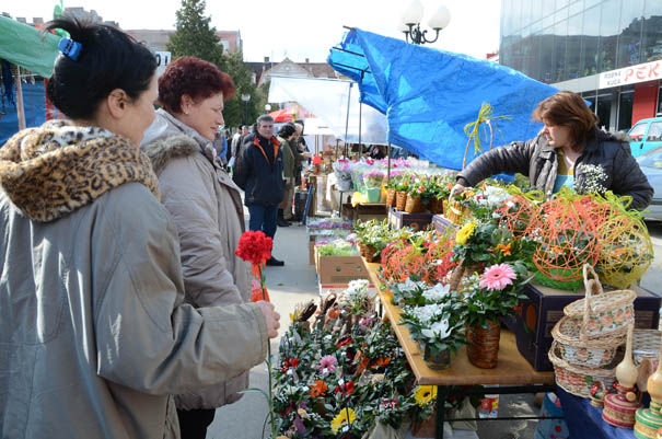 Trgovina na ulicnim tezgama u centru Jagodine