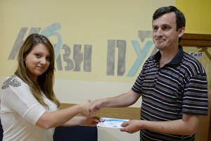 Portal “Novi put” prati od prvog dana: uručenje karata Draganu Bogdanoviću