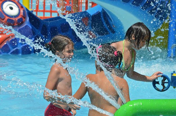 Spas od vrucine proteklog vikenda mnogi potrazili na jagodinskom Akva parku