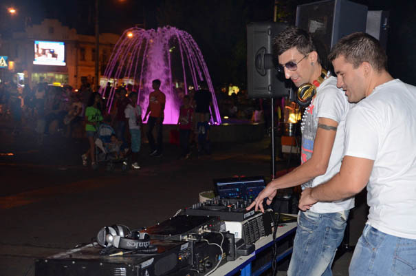 Za privlačenje pažnje što većeg broja ljudi pobrinuli se jagodinski di džejevi