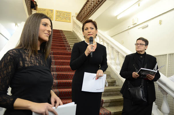 Otvaranje na nivou: Nina Ljubomirović, Nina Krstić i Natalija Cerović na otvaranju 16. Bijenala u MNMU u Jagodini