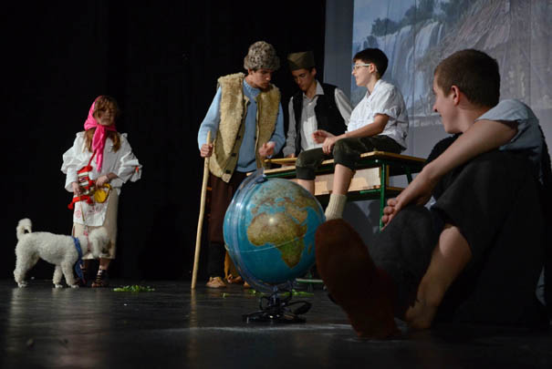 Detalj iz predstave "Orlovi rano lete"