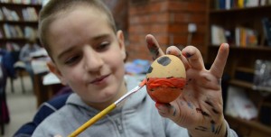 Jedan od običaja vezanih za Uskrs je farbanje jaja