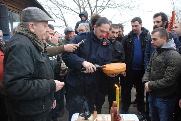 Dušan Marković u ulozi sveštenika