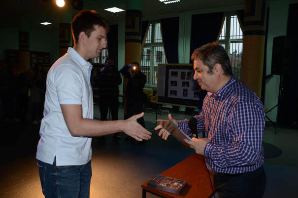 Nagrade učenicima uručio direktor škole