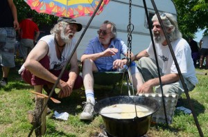 Tri kuvara malo jača