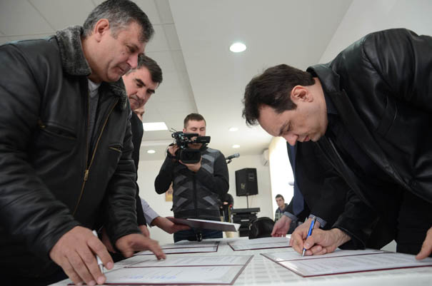 Podrška raseljenih Srba sa Kosova Pokretu socijalista i listi SNS-a: potpisivanje sporazuma