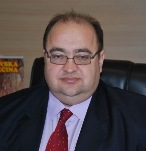 Potpisano 8 ugovora sa izbeglim i četiri sa interno raseljenim licima: Dejan Nenadović