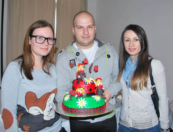 Dimitrije Nikolić doneo tortu svoje mame