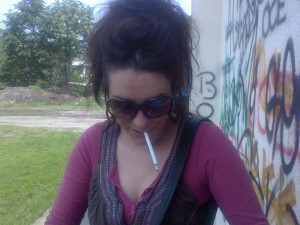 Jelena Zobenica u skolskom dvoristu