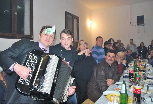Lipovčani zadovoljni muzičarima, a oni bakšišom