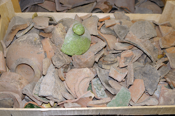 Deo keramike iz manastira Manasija