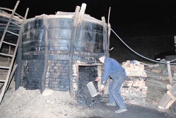 Petar Janković i noću loži ćumuranu