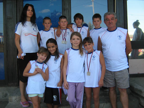 Najveće nade jagodinskog plivanja sa svojim trenerima