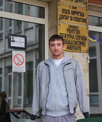 Saša Ilić ispred ćuprijske bolnice