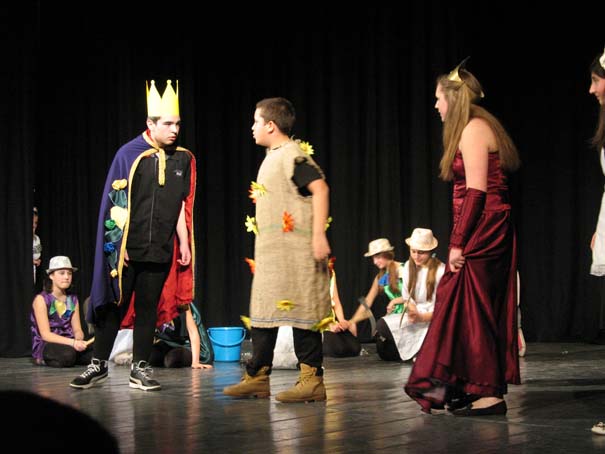 Scena iz predstave  "Cvetan, princ patuljaka"