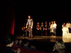 Stefan Lazarević kazuje svoju pesmu o dedi