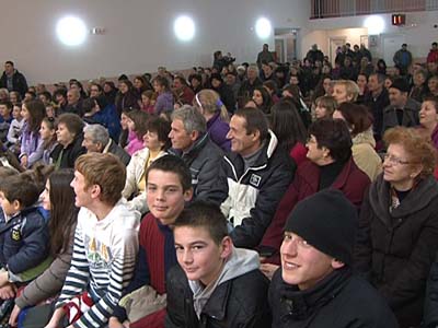 Sve generacije uzivaju u nastupu Kursadzija