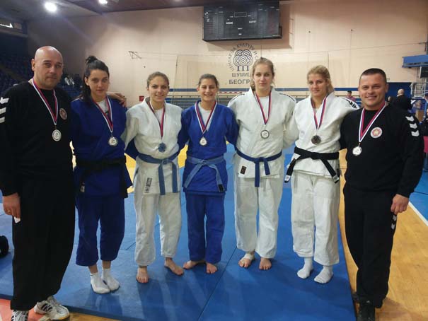 Drugo mesto veliki uspeh: džudistkinje „13. maja” sa trenerima