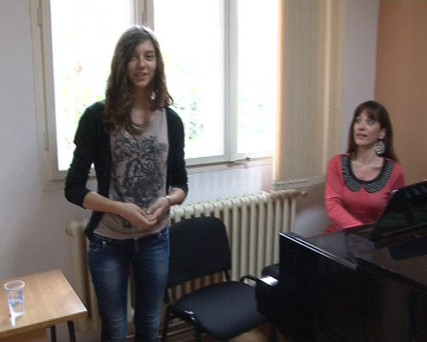 Tijana sa profesorkom Jovičević na jednom od časova