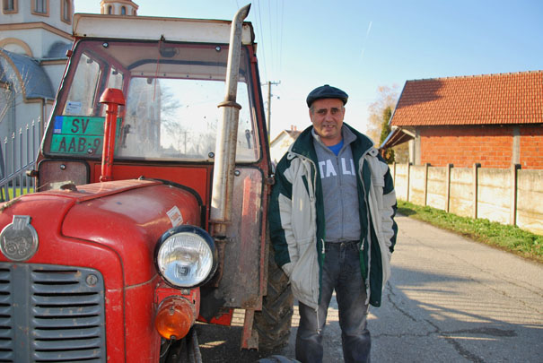 Zoran Manojlović bi da za knjigovođu uzme mladu devojku