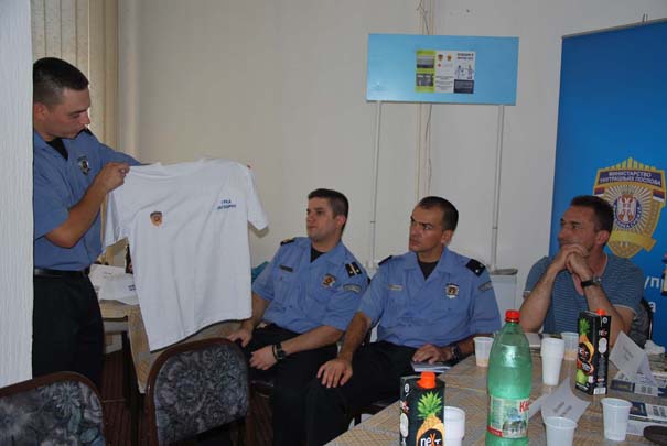 Aktivisti dobijaju posebne majice i kačkete