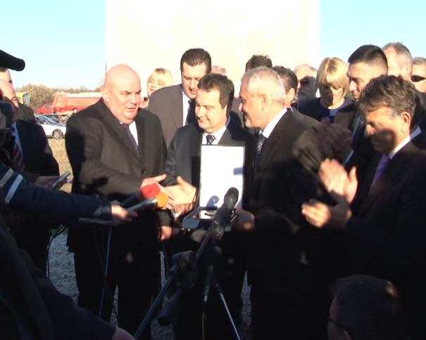 Dragan Marković Palma je priznanje primio od Radiše Miloševića