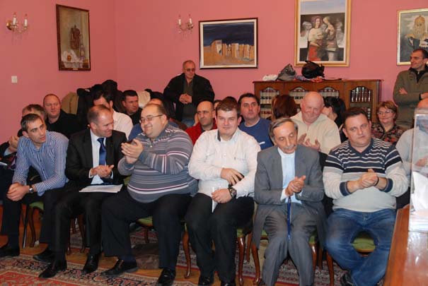 Radost odbornika SNS i SPS posle prekomponovanja vlasti u Despotovcu