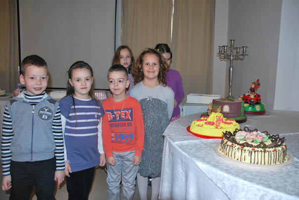 Mališani oduševljeni tortama