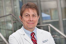 Dr Nikola Fabbri, koji je operisao Anu