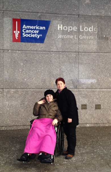 Ana sa svojom majkom u Njujorku