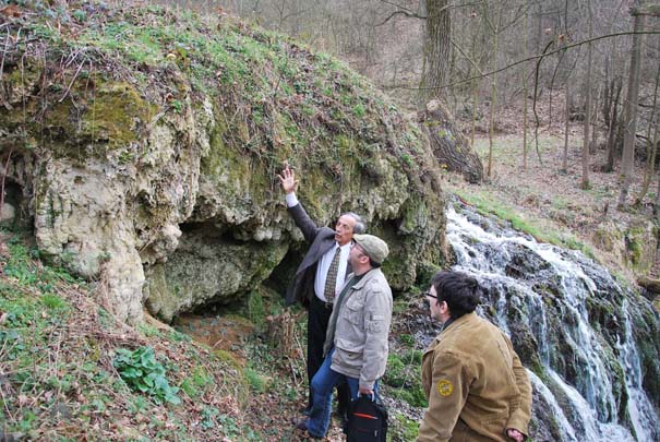 Vodopad sa stalagnitima