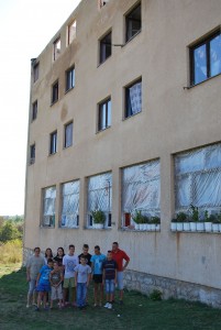 Najbrojnija porodica živi u zgradi za kolektivni smeštaj koja je ostala bez krova