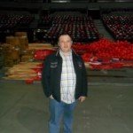 Žika Bomba sredjuje zgradu posle eksplozije