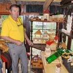 Pekara s drvenim hlebom